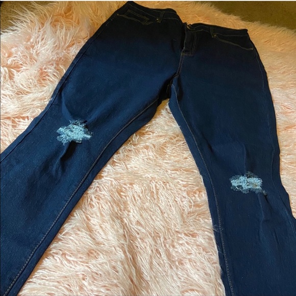 Distressed Jeans - Picture 5 of 5